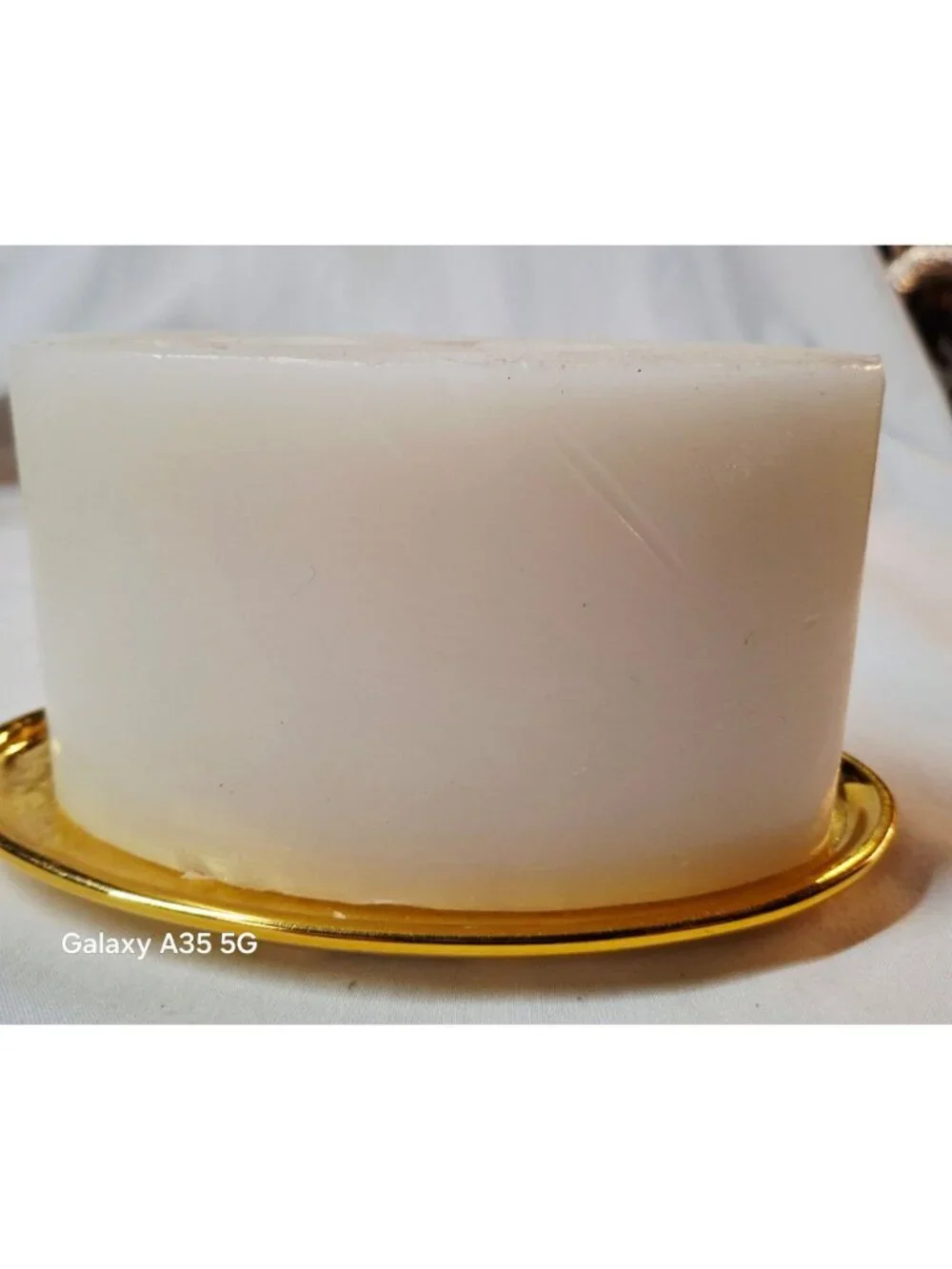 Illuminate Mini Oval Vanilla Candle Gift Set With Gold Holder